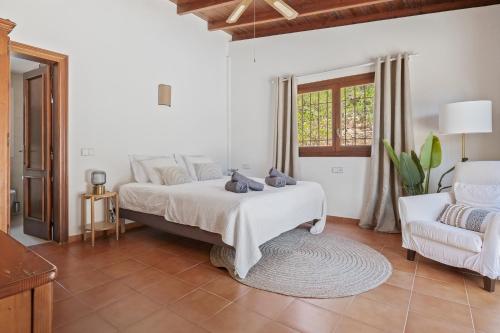 Ένα ή περισσότερα κρεβάτια σε δωμάτιο στο Casa Four charming Ibiza villa with sea view!