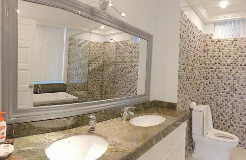 Ένα μπάνιο στο Villa Nghỉ Dưỡng Thông