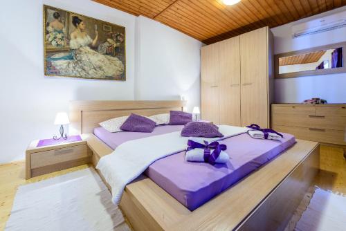 Llit o llits en una habitació de Apartman Antonio