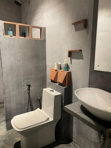 Un baño de Rustic Nestle, Tirupur