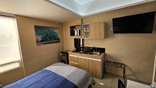 Una cocina o cocineta en A24 SUITE WHITE para 1 a 2 personas, Especialistas en CORTAS, MEDIANAS Y LARGAS ESTANCIAS en IZCALLI TEPOTZOTLAN perfecto para Familias, Turistas, Contratistas, Estudiantes, Empresas A sólo 5 min Izcalli 5 min Esmeralda 20 min Satélite 25 min AIFA