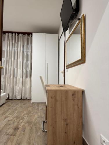 a room with a desk and a mirror on a wall at Ca Aisha Train Station Venice in Mestre