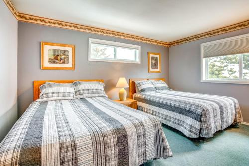 Postel nebo postele na pokoji v ubytování Home with Mtn Views in Frisco Near 3 Ski Resorts!