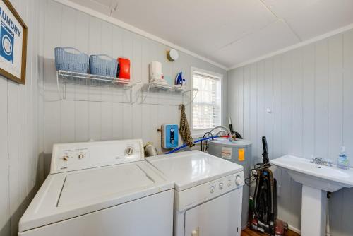 Φωτογραφία από το άλμπουμ του 1 Mi to Fishing Pier Apalachicola Bay Getaway! σε Eastpoint