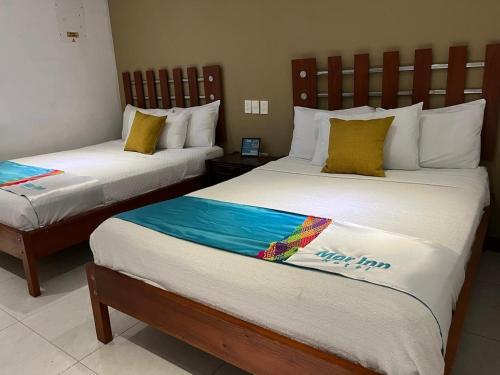 two beds sitting next to each other in a room at Mar Inn Hotel in Ríohacha
