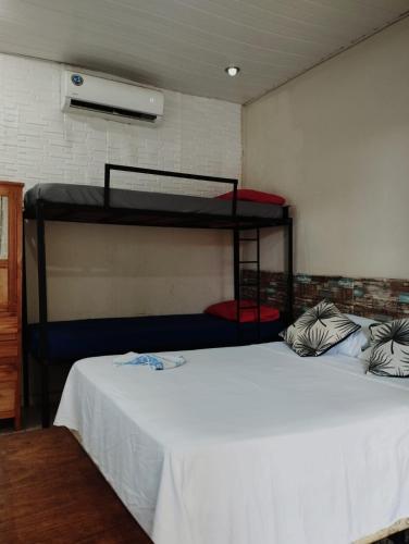 Llit o llits en una habitació de House Hostal