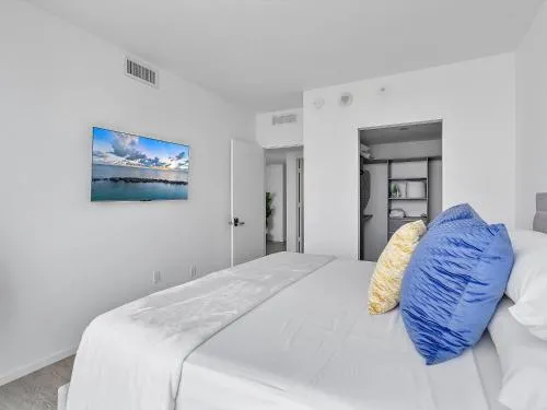 X Lounge-Contemporary Corner Residence photo 49