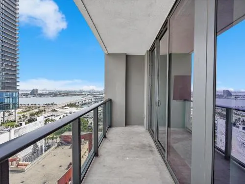 X Lounge-Contemporary Corner Residence photo 31
