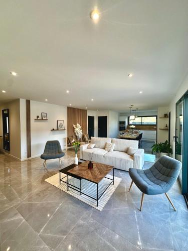 La Charmésienne - Modern villa with pool