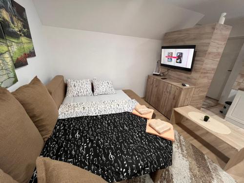 Postel nebo postele na pokoji v ubytování Apartman Dunja Šid