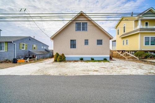 a yellow house and a blue house at 2 Mi to Stone Harbor Beach Lovely Bayfront Home in Cape May Court House