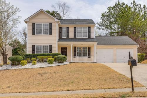 Φωτογραφία από το άλμπουμ του 14 Mi to Lake Lanier Family Home with Yard σε Buford