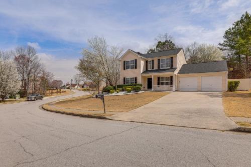 Φωτογραφία από το άλμπουμ του 14 Mi to Lake Lanier Family Home with Yard σε Buford