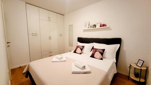 a bedroom with a bed with two towels on it at Apartman Lucy in Split