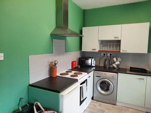 Dapur atau dapur kecil di Brookside Apartment