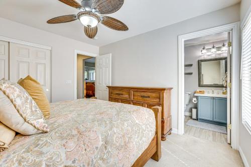 Katil atau katil-katil dalam bilik di Luxe Mtn-View Mansion with Hot Tub in Phoenix!