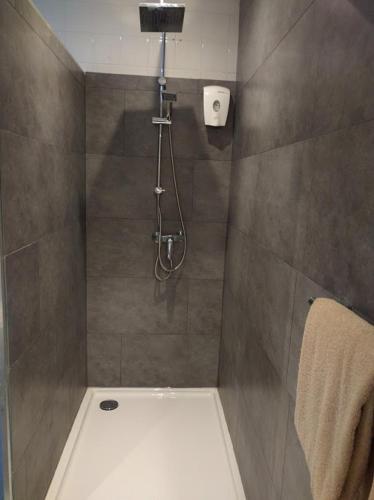 Ein Badezimmer in der Unterkunft Canalview Hotel Ter Reien