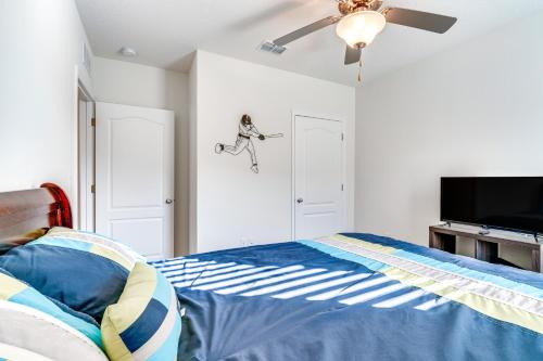 a bedroom with a bed and a ceiling fan at 7 Mi to USTA Waterfront Tennis House with Yard! in Kissimmee