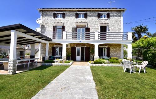 Große Wohnung In Umag Mit Großem Garten Und Meerblick