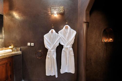 Riad Le Jardin d'Abdou tesisinde bir banyo