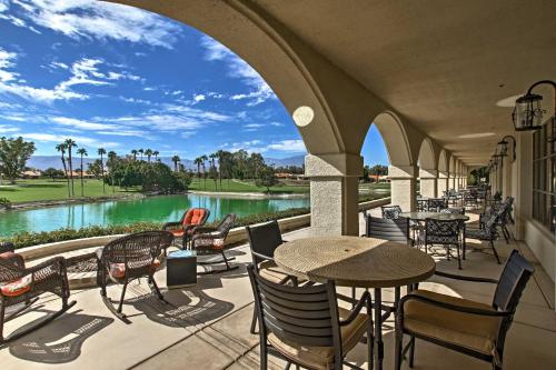 Μπαλκόνι ή βεράντα στο Spacious Condo with Mtn Views in Palm Desert!