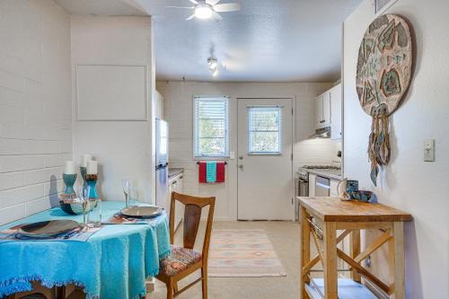 Η κουζίνα ή μικρή κουζίνα στο Sunny Retreat with Private Patio in Green Valley!