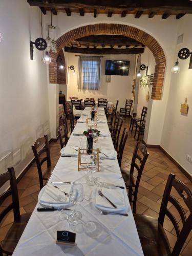 a long dining room with a long table and chairs at La Finestra d'Arezzo in Arezzo