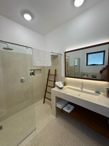 Et badeværelse på The SandCastle Diani