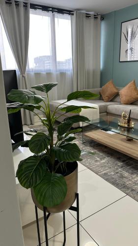 Χώρος καθιστικού στο Nghilipe On 77 Independence Apartment