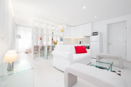 Nadiona Suites Crystal & Gold