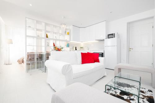 Nadiona Suites Crystal & Gold