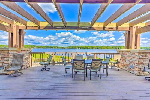 Μπαλκόνι ή βεράντα στο Family Home in Arrowhead Lake with Fire Pit!