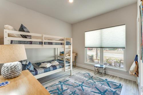 Katil atau katil-katil dalam bilik di Walk to the Beach Stylish Home in Port St Joe!