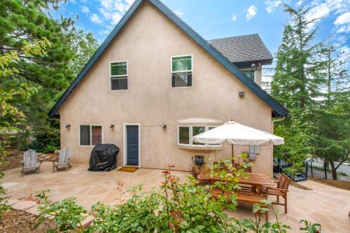 Fotografie z fotogalerie ubytování Walk to Lake Arrowhead Peaceful Mountain Retreat! v destinaci Lake Arrowhead