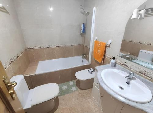 Bilik mandi di Elche stay 1, Amplio con garaje, 3 dormitorios, 2 baños