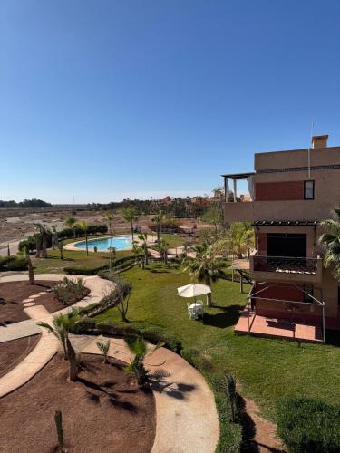 a view of a resort with a swimming pool at Cosy Appartement Avec Piscine, Terrain tennis et loisirs in Marrakech