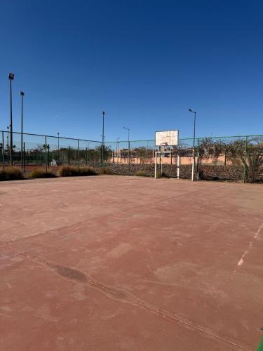 an empty parking lot with a sign in the background at Cosy Appartement Avec Piscine, Terrain tennis et loisirs in Marrakech
