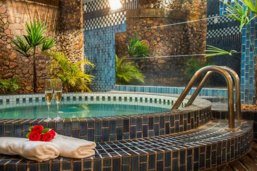 Kolam renang di atau dekat dengan Motel Chavelle