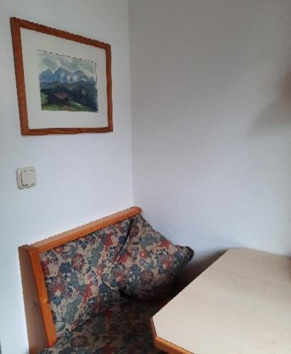 a bedroom with a couch and a picture on the wall at Gästehaus Annemarie in Reit im Winkl
