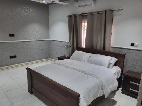 Ένα ή περισσότερα κρεβάτια σε δωμάτιο στο Ghanastays