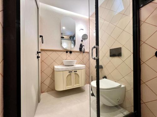 a small bathroom with a toilet and a mirror at Wellgarden Holiday Villas, Türkbükü in Golturkbuku