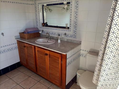 Koupelna v ubytování Spacious bungalow in El Paso for family