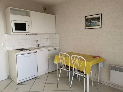 Photo de la galerie de l'établissement Résidence Les Terrasses De Océan - Location de Vacances - PORNICHET- Studio cabine FACE MER MAE-8291, à Pornichet