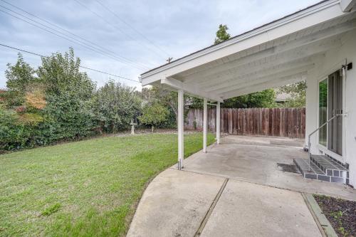 Zahrada ubytování 4 Mi to San Joaquin River Remodeled Home with Patio