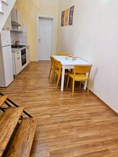 a kitchen and dining room with a table and chairs at Home Sweet Home Galatro in Galatro