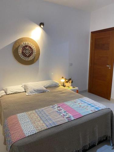 En eller flere senge i et værelse på Apto 2/4 apenas 1km do cento de arraial