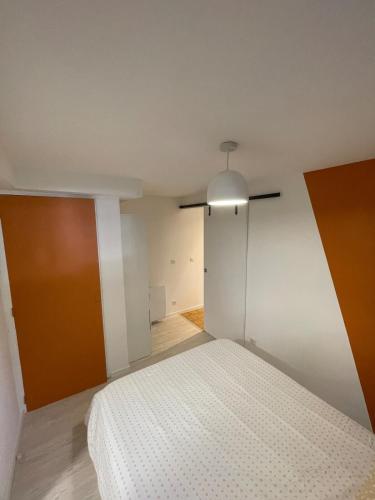 a bedroom with a white bed in a room at Studio indépendant Boulouris in Saint-Raphaël