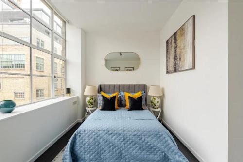 Postel nebo postele na pokoji v ubytování Luxury 3 Bed Central Soho Apartment