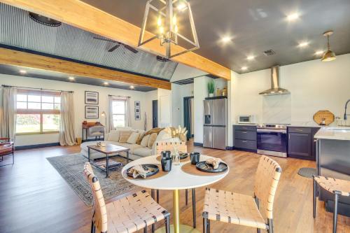 Gallery image of All About the Buzz Cottage with Patio and Yard! in Wiggins