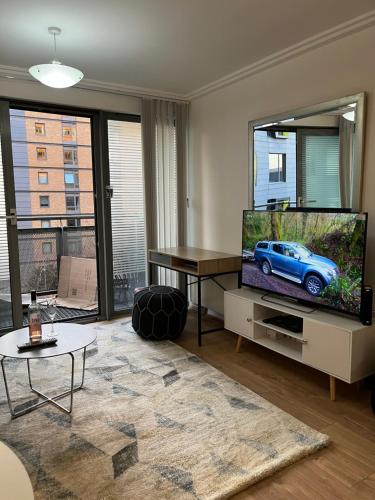 a living room with a blue car on the tv at North Acton Flat in London